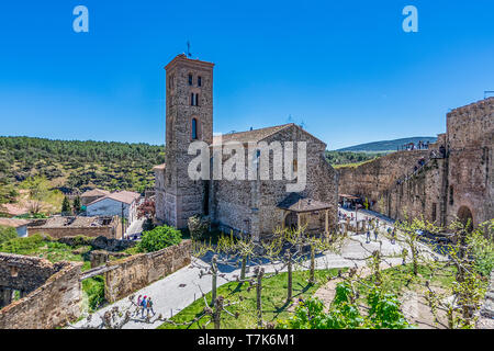 Innerhalb der Stadtmauer der Buitrago de Lozoya Dorf finden wir die Kirche von Santa Maria del Castillo. Gemeinschaft von Madrid Spanien Stockfoto