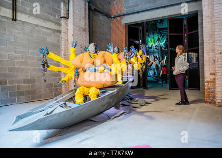 Venedig, Italien. 07 Mai, 2019. Geburt, Hi und Bye von Kris Lemsalu in der Estnischen Pavillon. Es ist ein Teil der Stadt Venedig 58th Biennale. Credit: Guy Bell/Alamy leben Nachrichten Stockfoto