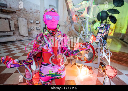 Venedig, Italien. 07 Mai, 2019. Time Machine von Pia MYrvoLD eine der er Stücke in die neu erstellte Giudecca Art District. Es ist ein Teil der Stadt Venedig 58th Biennale. Credit: Guy Bell/Alamy leben Nachrichten Stockfoto
