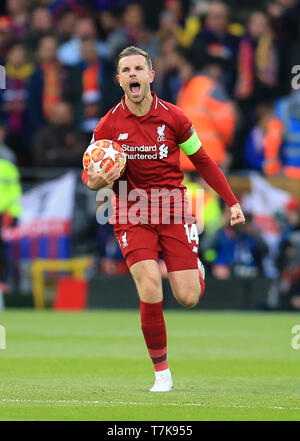 Anfield, Liverpool, Großbritannien. 7. Mai, 2019. UEFA Champions League, Halbfinale, Rückspiel gegen Liverpool FC Barcelona; Jordanien Henderson von Liverpool Liverpool feiert Eröffnung Ziel in der 7. Minute Credit: Aktion plus Sport/Alamy leben Nachrichten Stockfoto