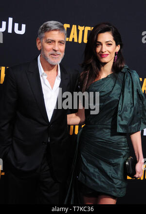 Hollywood, Kalifornien, USA, 7. Mai 2019 Executive Produzent/Regisseur, Schauspieler George Clooney und Frau Amal Clooney Besuchen von Hulu Catch-22 US-Premiere am 7. Mai 2019 an TCL Chinese Theatre in Hollywood, Kalifornien, USA. Foto von Barry King/Alamy leben Nachrichten Stockfoto