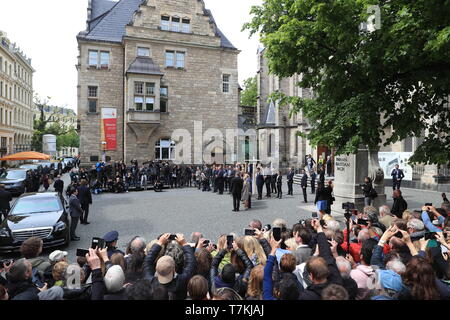 Leipzig, Deutschland. 08 Mai, 2019. Der britische Thronfolger Prinz Charles und seine Frau Camilla sind am Thomaskirchhof von Michael Kretschmer, Ministerpräsident von Sachsen und Burkhard Jung, Oberbürgermeister von Leipzig und seine Frau Ayleena begrüßt. Der Prinz von Wales und die Herzogin von Cornwall besuchen Sie Leipzig Am zweiten Tag Ihrer Reise nach Deutschland. Kredite: Jan Woitas/dpa/Alamy leben Nachrichten Stockfoto