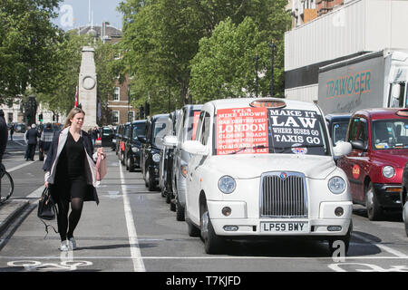 London, Großbritannien. 8. Mai, 2019. Black Cab Drivers Bühne ein Protest in Westminster blockieren Zugang zum Parlament Platz gegen die City-maut in London TFL durch das Verbot von Teilen von London, um die Qualität und die Verschmutzung der Credit: Amer ghazzal/Alamy Leben Nachrichten zu verbessern auferlegt zu protestieren Stockfoto