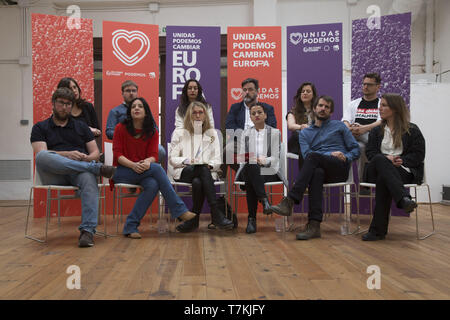 Madrid, Spanien. 8. Mai, 2019. María-a Eugenia Rodriguez Palop, Nummer 1 von podemos für die Europawahlen beobachtet, als er während der Präsentation. Unidas Podemos präsentieren ihre Liste der Kandidaten für die bevorstehenden Wahlen am 26. Mai im Europäischen Parlament. Auf der Pressekonferenz der Spitzenkandidat, Maria Eugenia Rodriguez Palop, Esperanza Villanueva, Sira Rego (I.E.) und Ernest Urtasun (Katalonien in ComÃº) mit den anderen Kandidaten teil und präsentierten Sie die Achsen der zukünftigen Wahlprogramm. Credit: Lito Lizana/SOPA Images/ZUMA Draht/Alamy leben Nachrichten Stockfoto