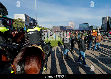 Amsterdam, Niederlande. 08 Mai, 2019. AMSTERDAM. 08-05-2019. Champions League Saison 2018/2019. Ajax - Tottenham Hotspur. Ajax Estrada außerhalb des Stadions vor dem Spiel Ajax - Tottenham Hotspur. Credit: Pro Schüsse/Alamy leben Nachrichten Stockfoto