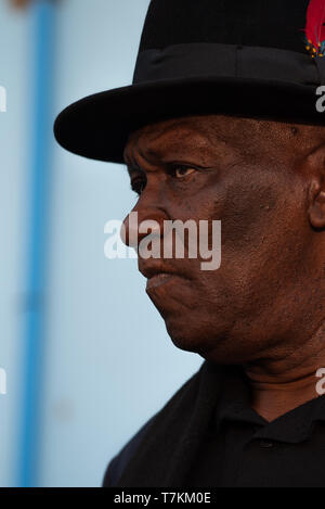 Lamontville, Durban, Südafrika, 8. Mai 2019: South African Police Minister Bheki Cele besucht die Lamontville städtische Ämter, seine Stimme in den 2019 südafrikanischen Parlamentswahlen zu werfen. Bild: Jonathan Oberholster/Alamy leben Nachrichten Stockfoto