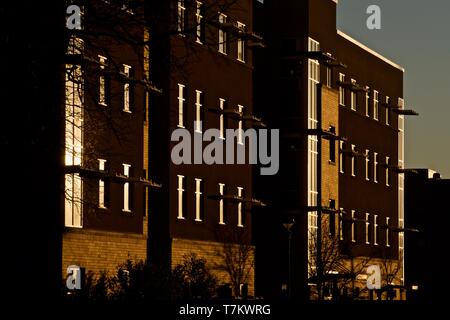 Dawn Sonnenlicht auf Schlafsaal an der West Texas A&M University Campus, Canyon, Texas Stockfoto