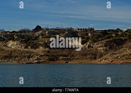 Felsenküste Bluffs umgebenden See McKinsey, Texas. Pfannenstiel in der Nähe von Canyon, Texas. Stockfoto