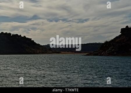 Felsenküste Bluffs umgebenden See McKinsey, Texas. Pfannenstiel in der Nähe von Canyon, Texas. Stockfoto