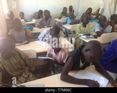 Kinder gerettet aus Boko Haram Stadt Schulbesuch in IDP-Zentrum in Maiduguri Stockfoto