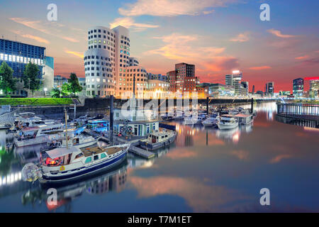 Düsseldorf, zollhof, Skyline Stockfoto