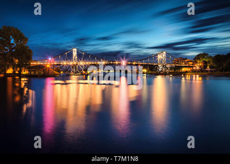 Wilhelmshaven, der Kaiser-wilhelm-Brücke bei Nacht Stockfoto