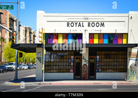 Das Äußere des bunten Royal Zimmer Bar an der Ecke der Ferro und 6. Avenue in der historischen Innenstadt, Warehouse Arts District in Tucson, AZ Stockfoto