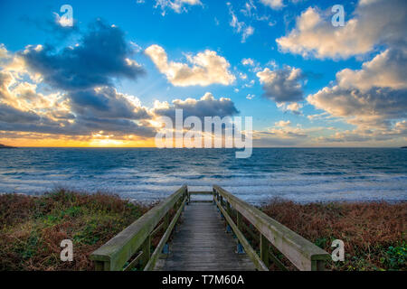 Sonnenuntergang über dem Meer, Port Logan, Dumfries und Galloway, Schottland Stockfoto