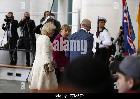 Berlin, Deutschland. 07 Mai, 2019. Bundeskanzlerin Angela Merkel begrüßt Charles, Prinz von Wales, und Camilla, Herzogin von Cornwall, im Innenhof des Bundeskanzleramts. Quelle: Simone Kuhlmey/Pacific Press/Alamy leben Nachrichten Stockfoto