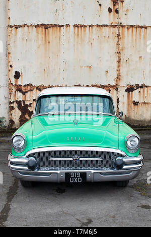 1955 Buick Roadmaster im Bicester Heritage Center 'Drive es Tag'. Bicester, Oxfordshire, England Stockfoto