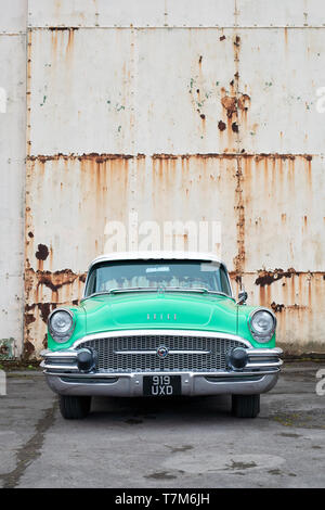 1955 Buick Roadmaster im Bicester Heritage Center 'Drive es Tag'. Bicester, Oxfordshire, England Stockfoto