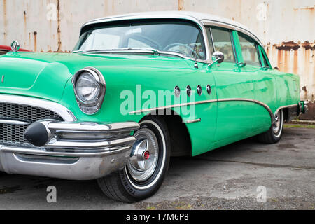 1955 Buick Roadmaster im Bicester Heritage Center 'Drive es Tag'. Bicester, Oxfordshire, England Stockfoto