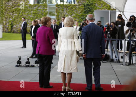 Berlin, Deutschland. 07 Mai, 2019. Bundeskanzlerin Angela Merkel begrüßt Charles, Prinz von Wales, und Camilla, Herzogin von Cornwall, im Innenhof des Bundeskanzleramts. Quelle: Simone Kuhlmey/Pacific Press/Alamy leben Nachrichten Stockfoto