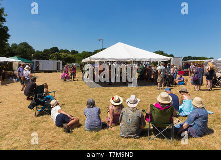 Priddy folk festival Somerset traditioneller englischer Sommer Musik Veranstaltung mit Personen Stockfoto