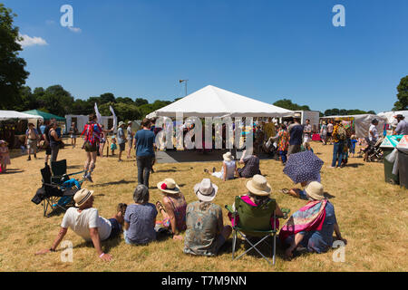 Priddy folk festival Somerset traditioneller englischer Sommer Musik Veranstaltung mit Personen Stockfoto