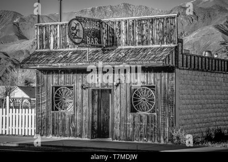 Double Bar im historischen Dorf Lone Pine - Lone Pine CA, VEREINIGTE STAATEN VON AMERIKA - 29. MÄRZ 2019 Stockfoto