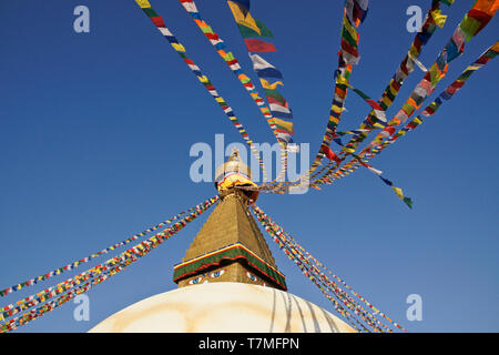 Boudhanath tibetisch-buddhistischen Stupa mit bunten Gebetsfahnen fliegen, Kathmandu, Nepal Stockfoto