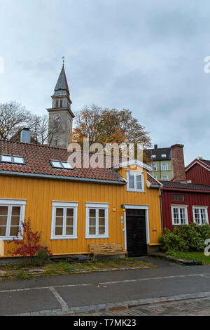 Alte Holzhäuser Linie Nedre Bakklandet, Bakklandet, Trondheim, Trøndelag, Norwegen Stockfoto