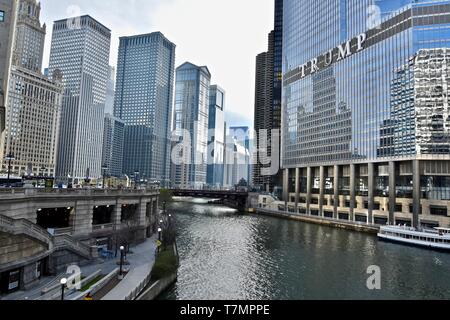 Blick auf den Chicago River entlang der Nordseite des Chicago Loop, Mittelwesten, USA Stockfoto