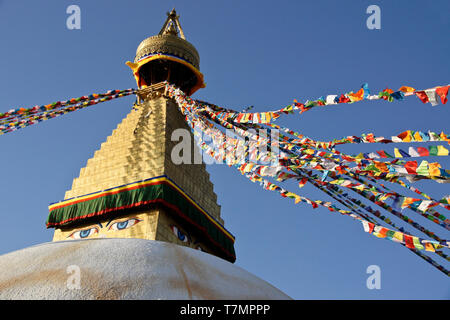 Boudhanath tibetisch-buddhistischen Stupa mit bunten Gebetsfahnen fliegen, Kathmandu, Nepal Stockfoto
