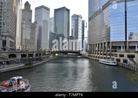 Blick auf den Chicago River entlang der Nordseite des Chicago Loop, Mittelwesten, USA Stockfoto