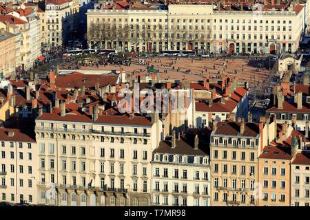 Frankreich, Rhône, Lyon, 2. Bezirk, Bellecour - Hôtel Dieu, Tilsitt Quay, Place Bellecour im Hintergrund Stockfoto