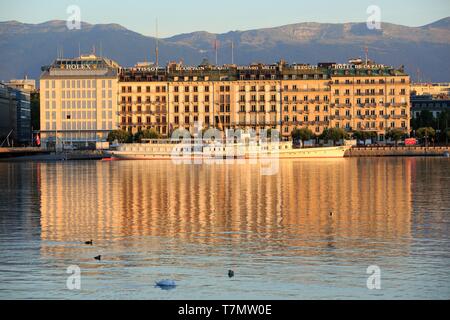 Schweiz, Genf, Quai Du Mont Blanc und die Rhone, Belle Epoque Boot Stockfoto