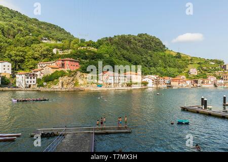 Spanien, Guipuzkoa, aalen Sie sich Land, Pasaia, Blick auf pasaia Donibane Stockfoto