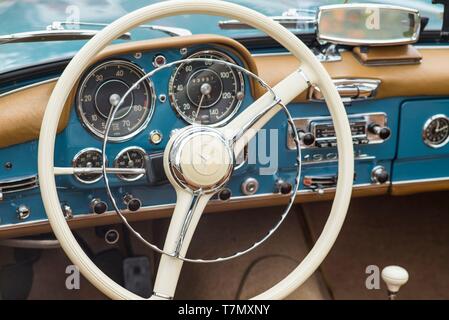United States, New England, Massachusetts, Beverly, antike Autos, 1960er Jahre - die Ära Mercedes 190 SL-Innenraum Stockfoto