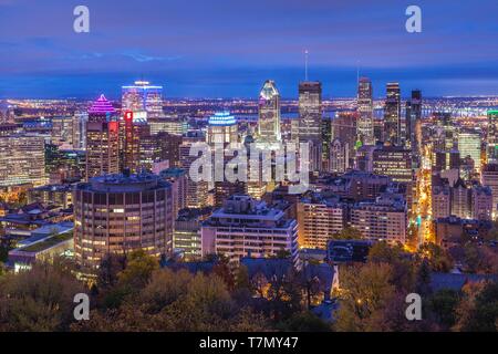 Kanada, Quebec, Montreal, erhöhten City Skyline von Mount Royal, Herbst, Dawn Stockfoto