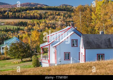 Kanada, Quebec, Capitale-Nationale Region Charlevoix, Sainte Irenee, Bauernhaus, Herbst Stockfoto