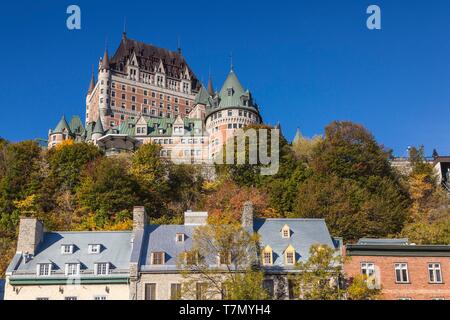 Kanada, Quebec, Quebec City, Chateau Frontenac Hotel und Gebäude entlang dem Boulevard Champlain, morgen Stockfoto