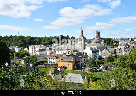 Frankreich, Finistere, Quimperle, allgemeine Ansicht mit der Kirche Sainte Croix und Notre Dame de l'Assomption oder Saint Michel Stockfoto