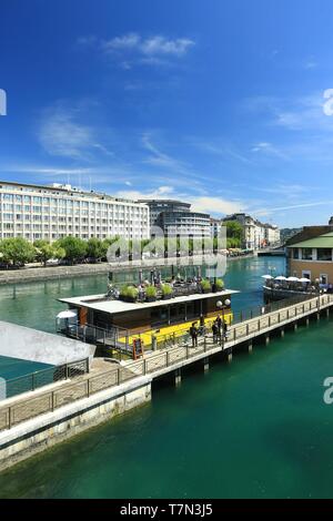 Schweiz, Genf, Place de l'Ile, die Rhone und der Oppenheim Quay im Hintergrund Stockfoto