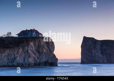 Kanada, Quebec, Gaspe Halbinsel, Perce, Perce Rock, Dawn Stockfoto