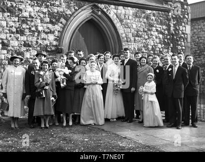 Die Hochzeit von Herrn und Frau Walker, 2 Colenso Road, London, E5c 1964. Foto von Tony Henshaw Stockfoto