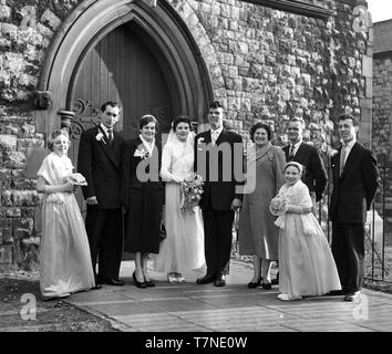 Die Hochzeit von Herrn und Frau Walker, 2 Colenso Road, London, E5c 1964. Foto von Tony Henshaw Stockfoto