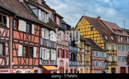 Bunte Fachwerk Häuser in Colmar, Elsass Stockfoto