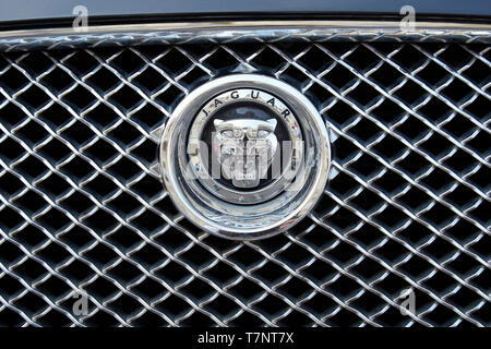 MONTE CARLO, MONACO - 19. AUGUST 2016: Jaguar Luxury Car Silver Logo in einem Sommertag in Monte Carlo, Monaco. Stockfoto