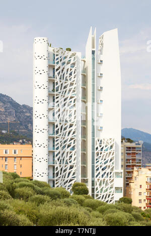 MONTE CARLO, MONACO - 20. AUGUST 2016: berühmten Wolkenkratzer Le Simona Gebäude von Jean-Pierre Lott in einem Sommertag in Monte Carlo, Monaco entwickelt. Stockfoto