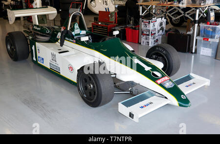 Gaius ghinn's, 1983, Ralt RT3 Historische Formel 3 Auto, in der Internationalen Pit Garage, während der 2019 Silverstone Classic Media Day. Stockfoto