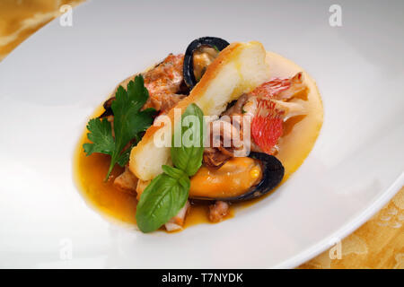 Italienisches Essen Rezepte Traditionelle fishsoup Caciucco livornese Stil Stockfoto