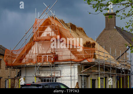 Das Reetdachhaus in Higham Ferrers, einer kleinen Stadt in Osten Northamptonshire, Großbritannien rethatched Stockfoto