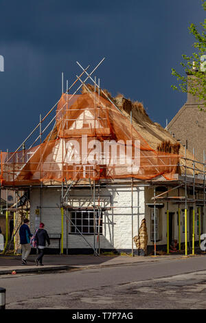 Das Reetdachhaus in Higham Ferrers, einer kleinen Stadt in Osten Northamptonshire, Großbritannien rethatched Stockfoto